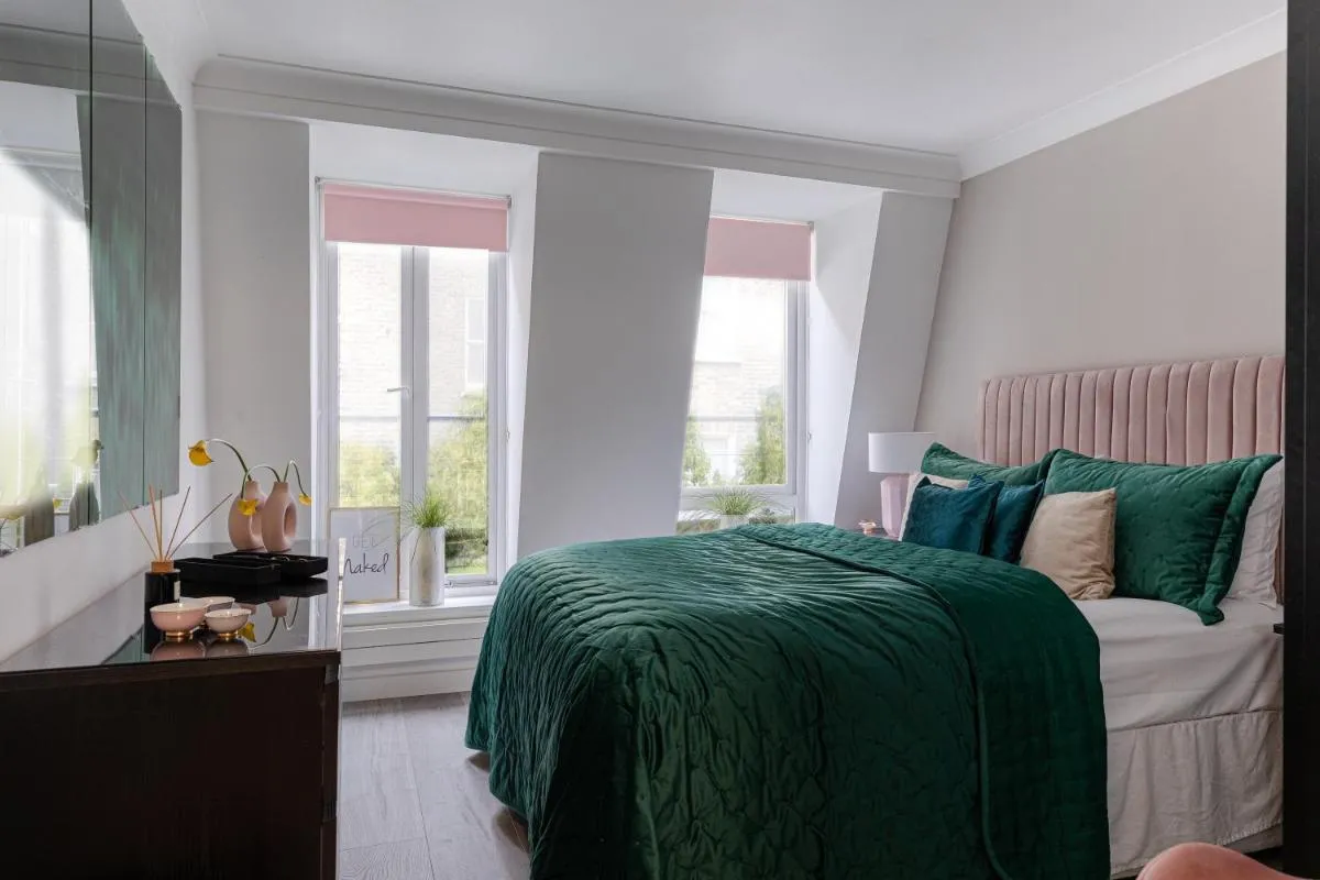 Image 3 of Explore the MOST EXQUISITE West-End from a Harrods FAMILY and COUPLE HOME