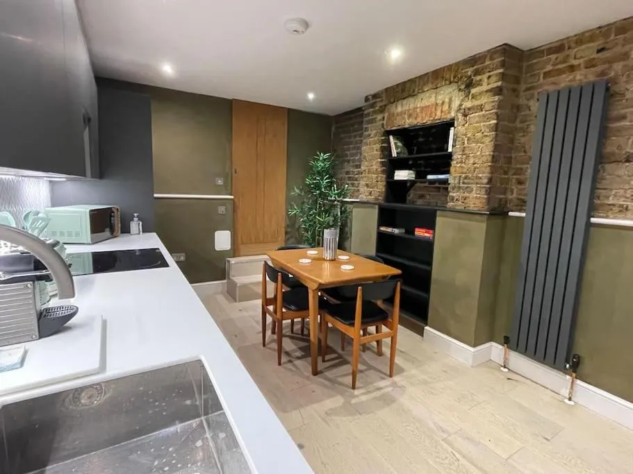 Image 5 of Exposed Brick Flat Finsbury Park