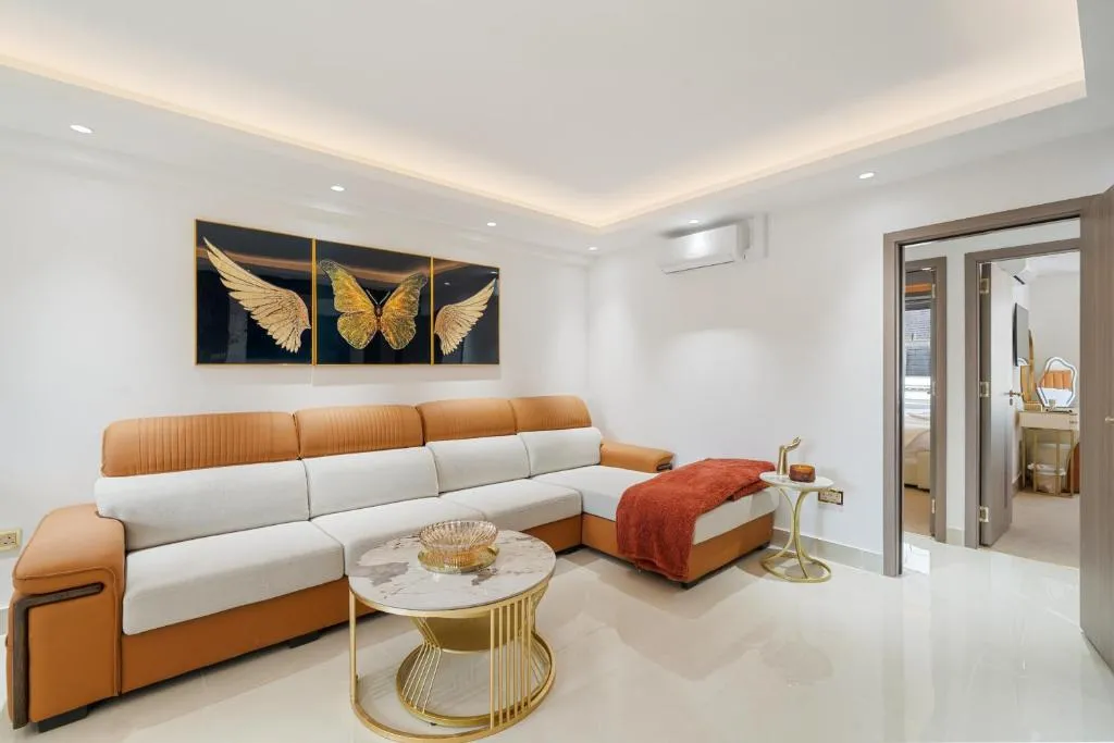 Image 1 of Exquisite 2-Bedroom Luxury Apartment in Prestigious Mayfair H3