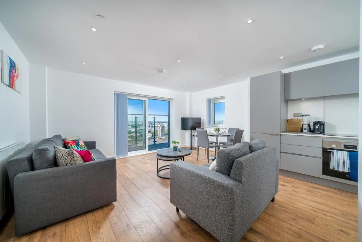 Image 4 of Exquisite 2bed Apt with Parking Near 02 Arena