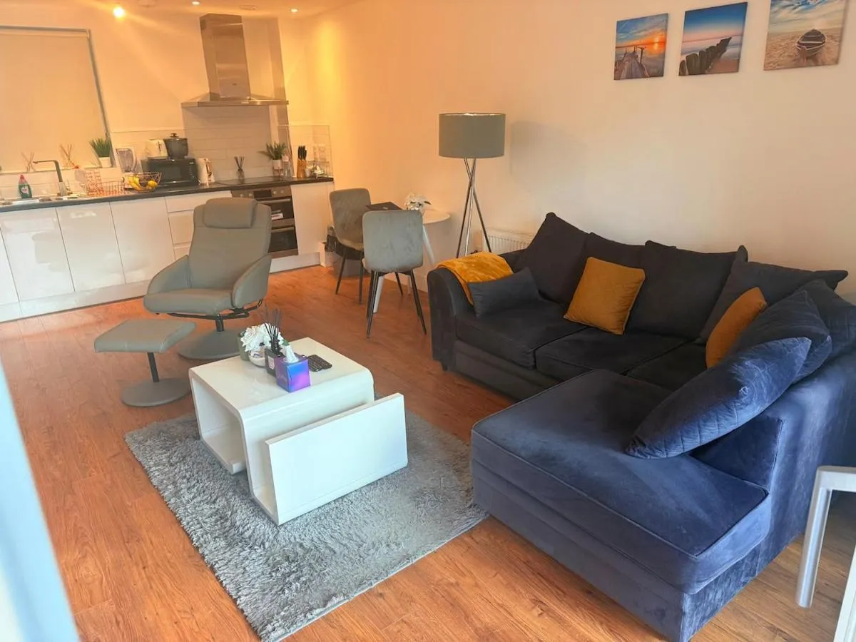 Image 3 of Exquisite Spacious 1 Bedroom Apartment-Colindale