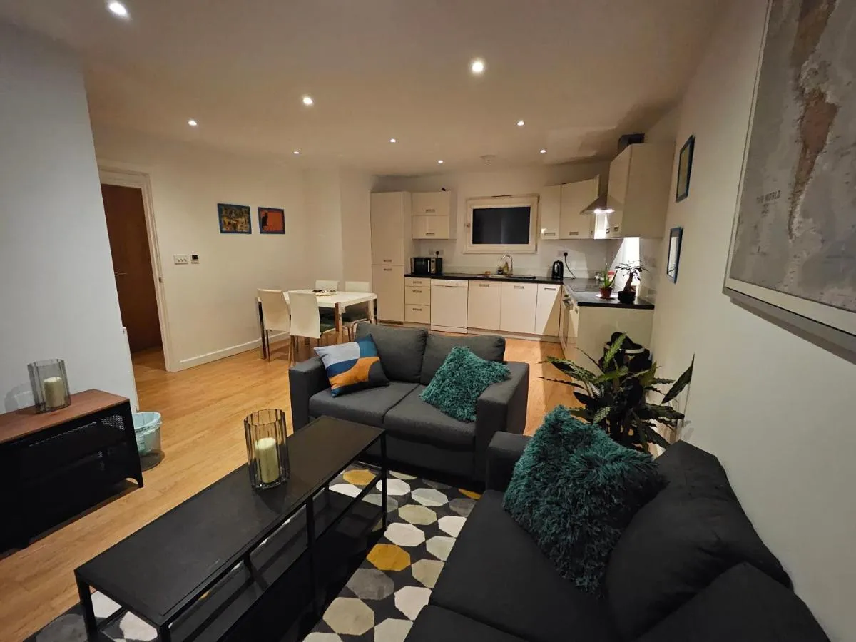 Image 4 of FOMO House
