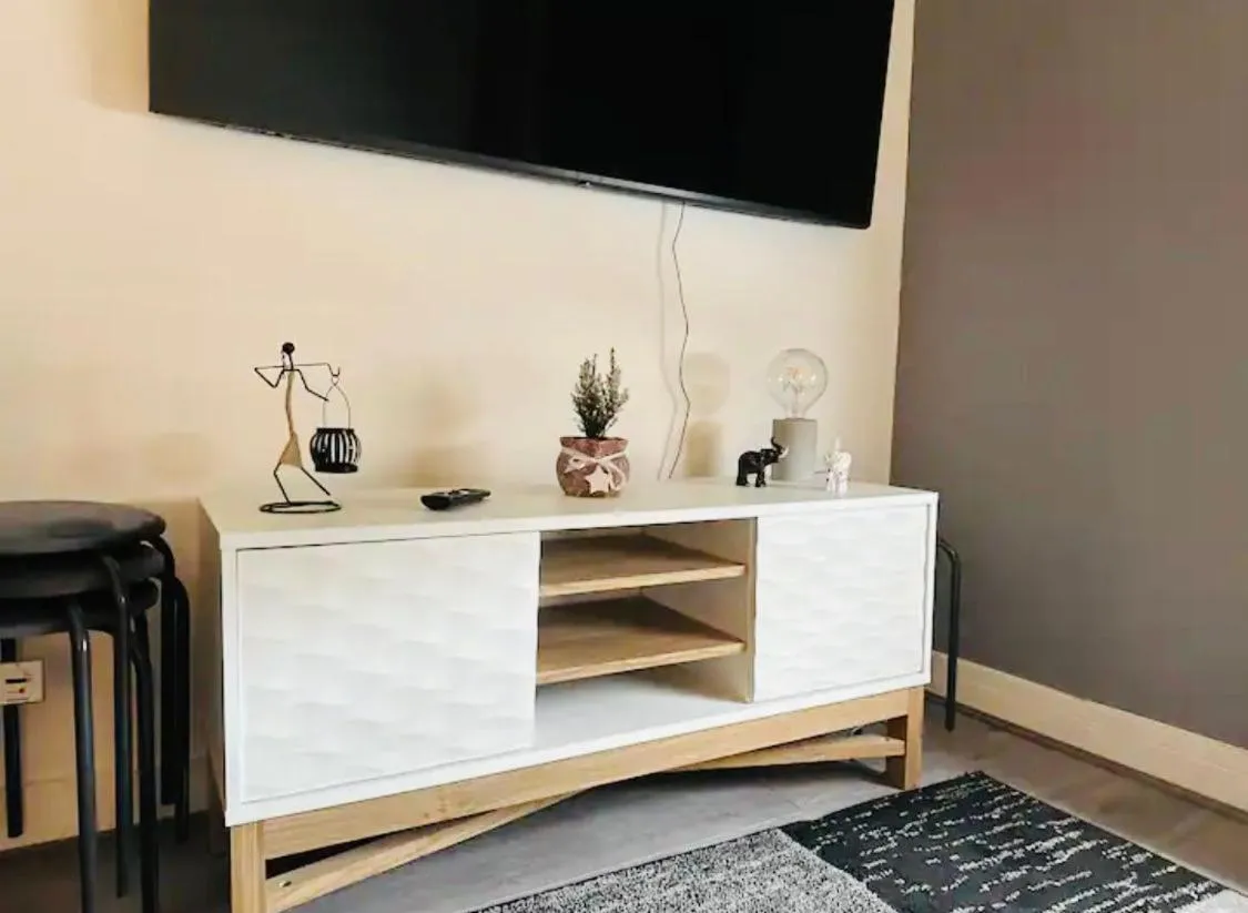 Image 5 of Fab flat