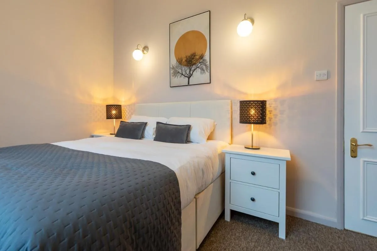 Image 5 of Fabulous 2 Bedroom Apartment by Holland Park