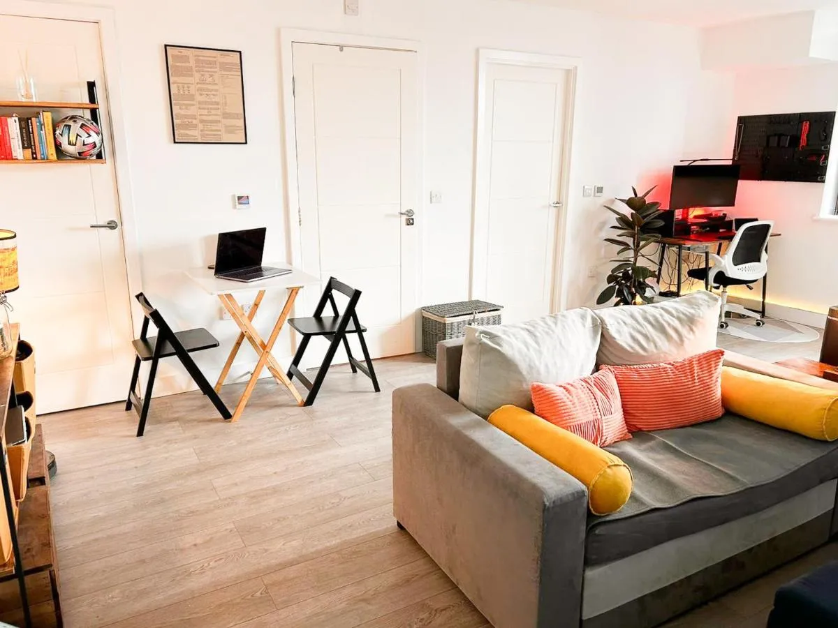 Image 5 of Fabulous modern North London apartment