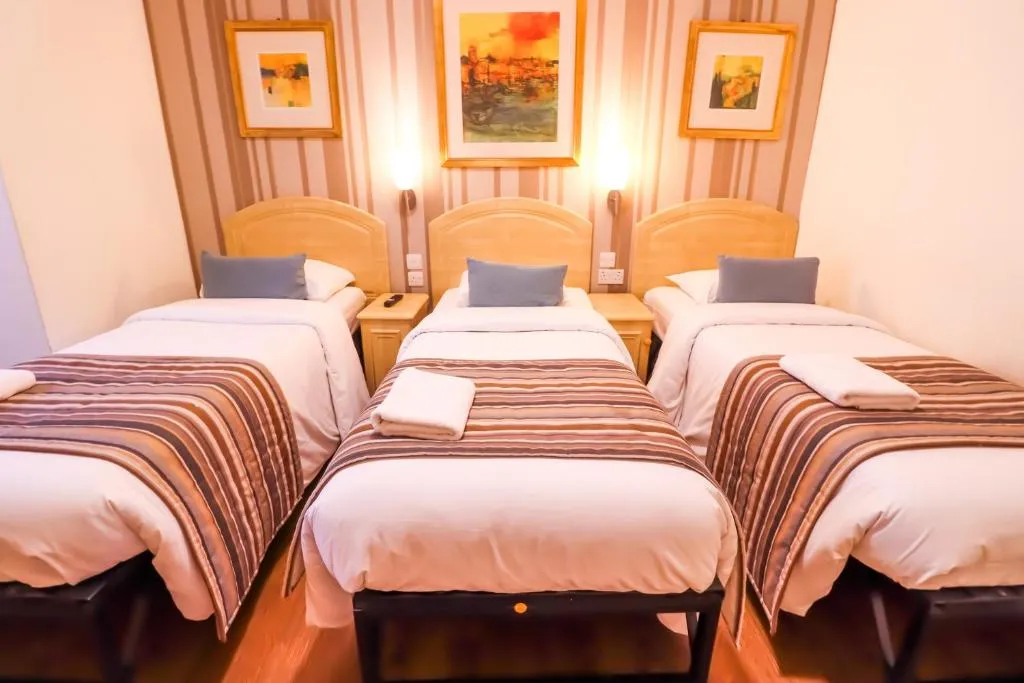 Image 1 of Fairway Hotel