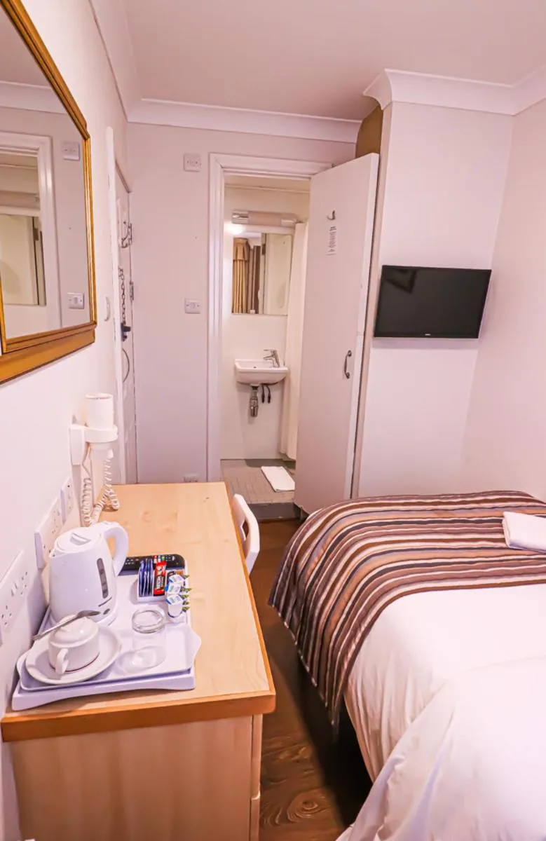 Image 5 of Fairway Hotel
