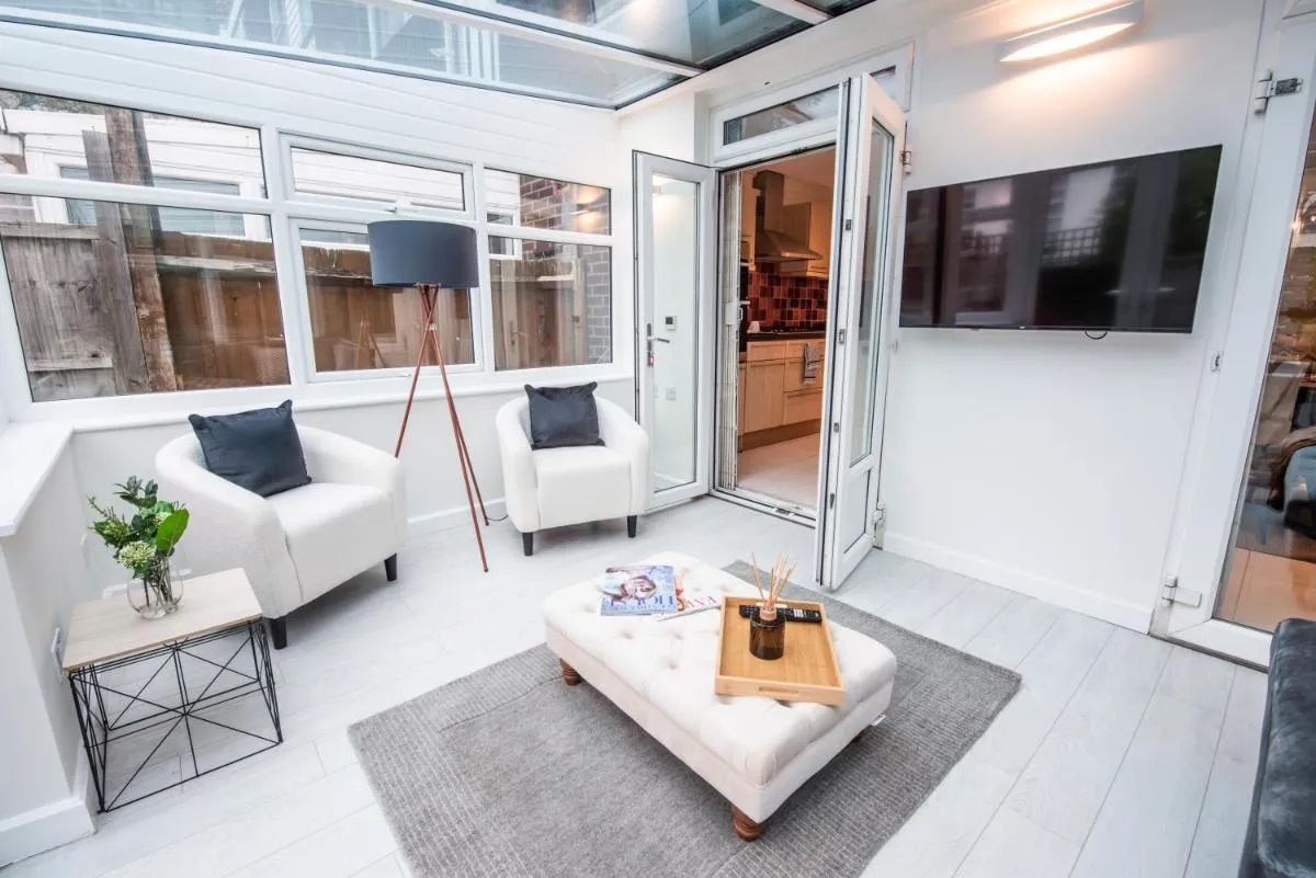 Image 5 of Family-Friendly 3-Bed Home Downstairs Bath & Bed Perfect Long Stays NW3