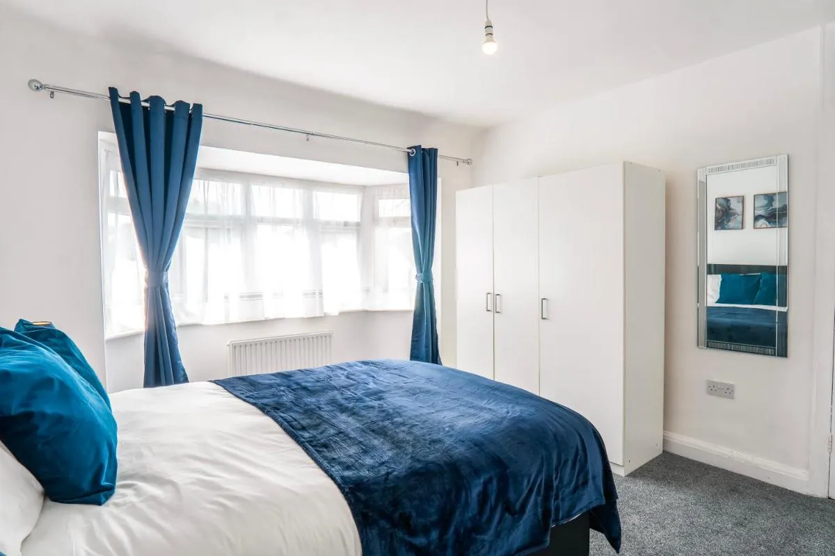 Image 3 of Family 4-Bed Wembley Stadium Home – Parking & Long Stays