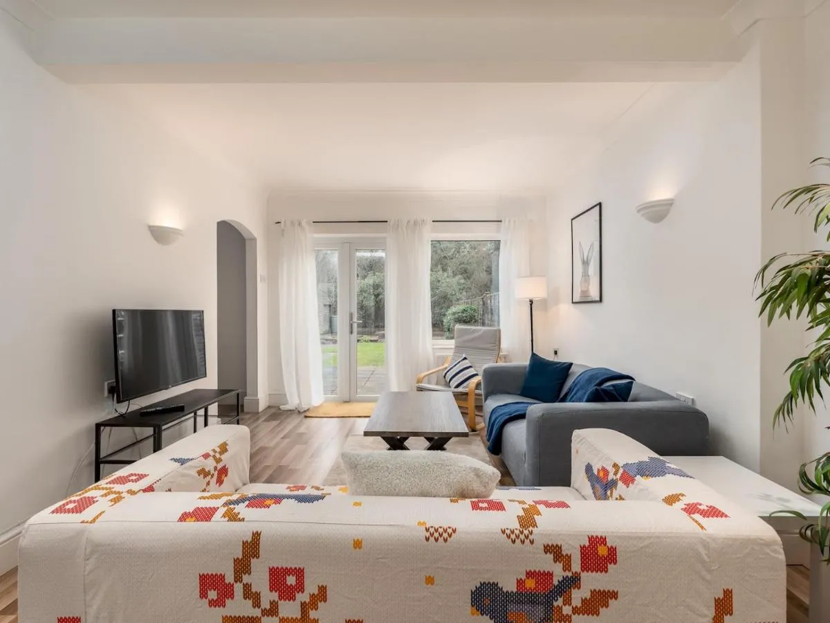 Image 2 of Family Friendly 3 Bed Home In Pinner Pets Welcome – Pass the Keys
