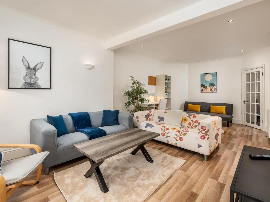Family Friendly 3 Bed Home In Pinner Pets Welcome – Pass the Keys