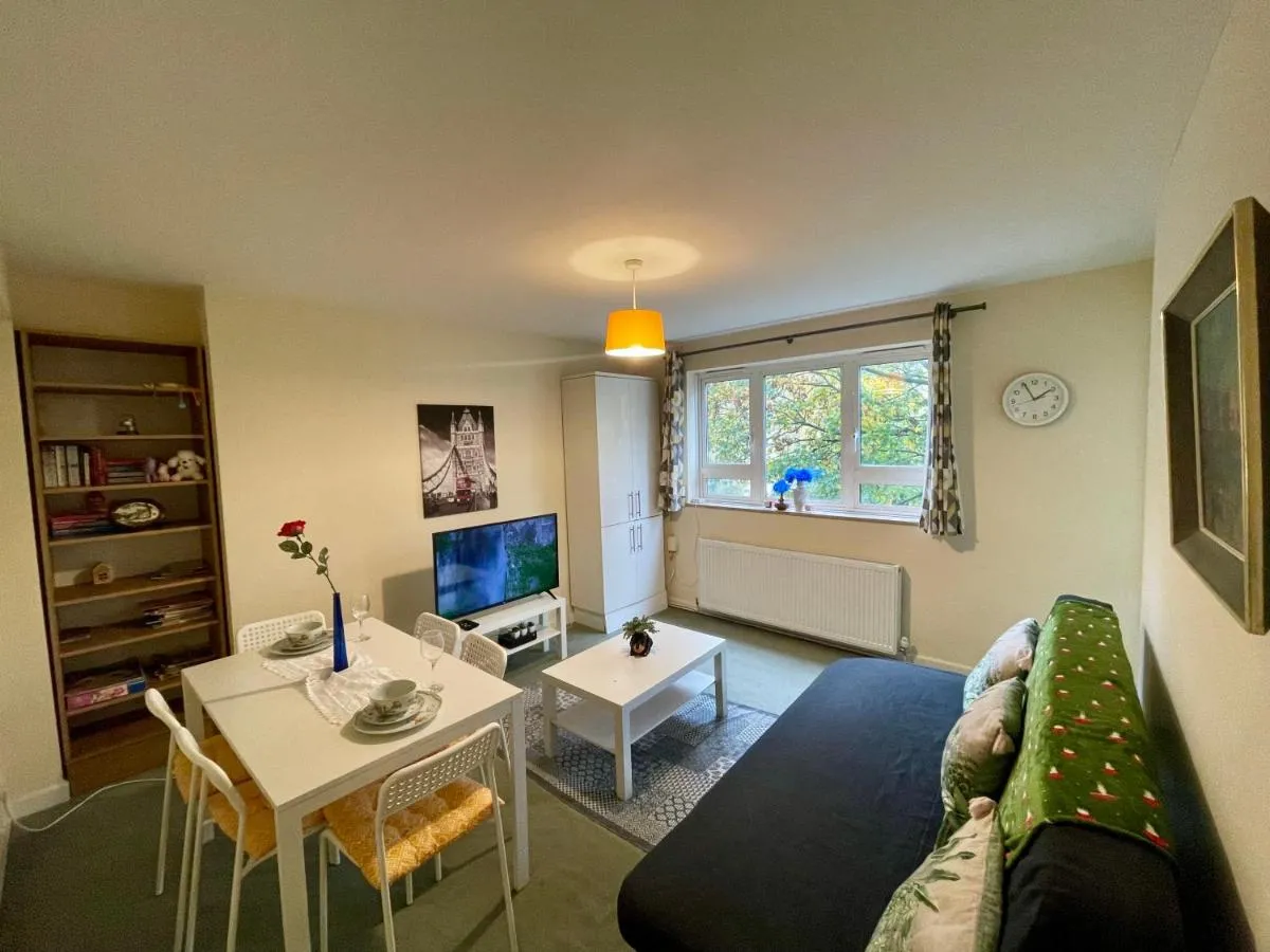 Image 5 of Family Friendly 3 Bedrooms Flat in Central London