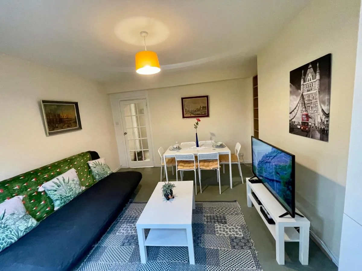Image 3 of Family Friendly 3 Bedrooms Flat in Central London