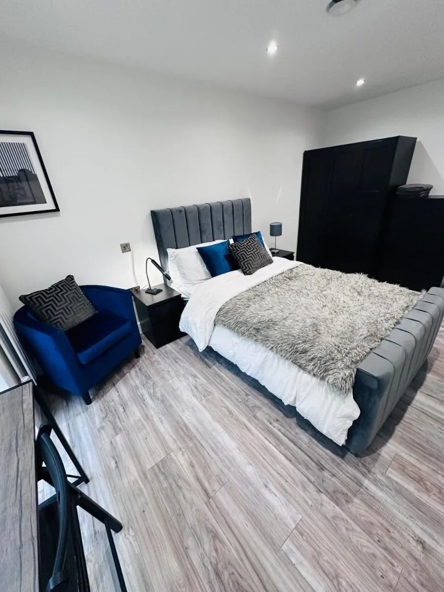 Image 5 of Family Home-Sleeps 10, garden, free parking, fully air conditioned, 10 mins walk to tube station