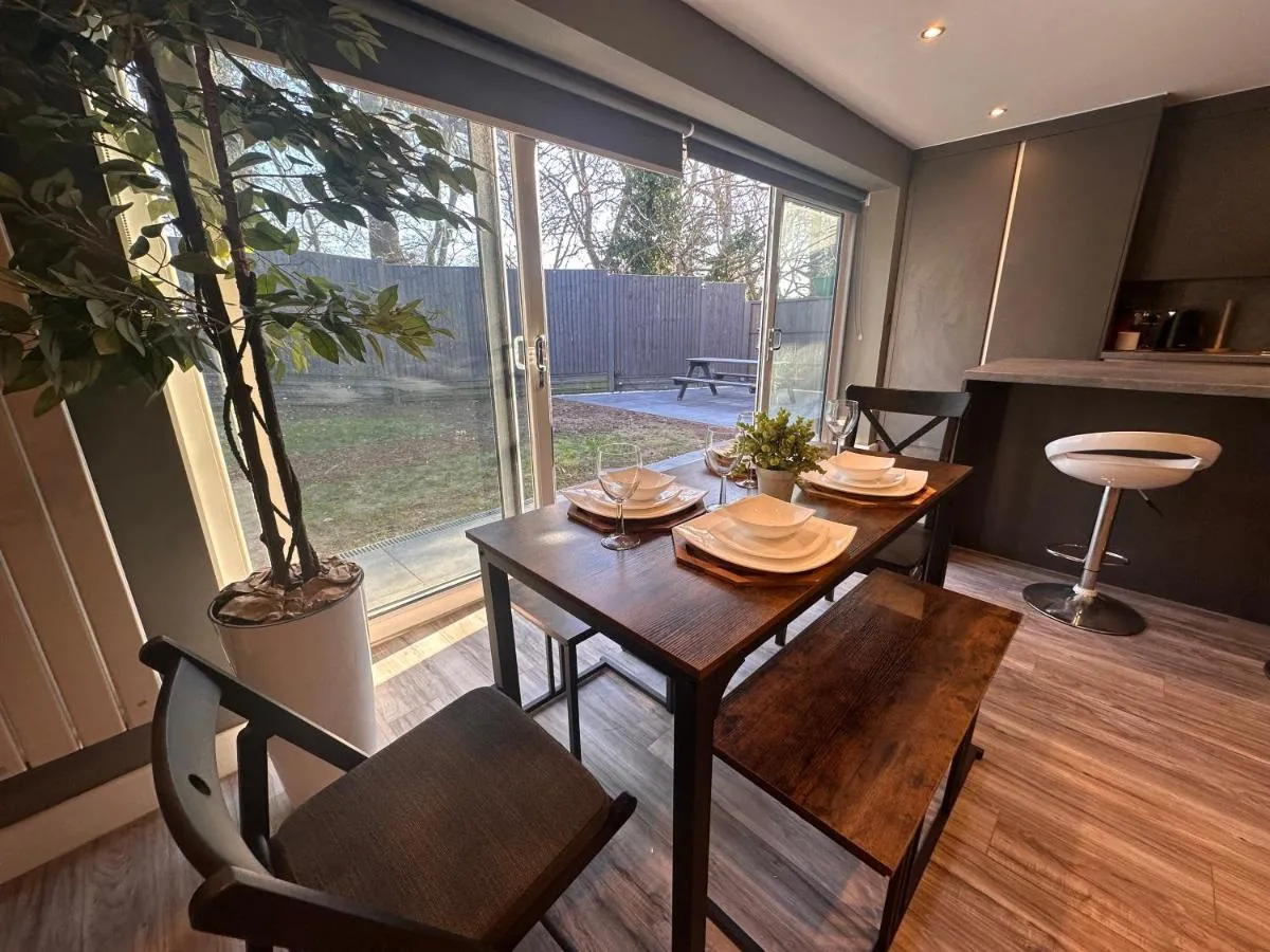 Image 3 of Family Home-Sleeps 10, garden, free parking, fully air conditioned, 10 mins walk to tube station
