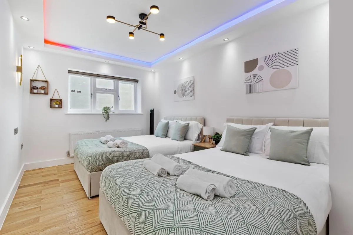 Image 2 of Family friendly 2BR Waterloo Apartment with Terrace walking distance to London Eye Big Ben and station