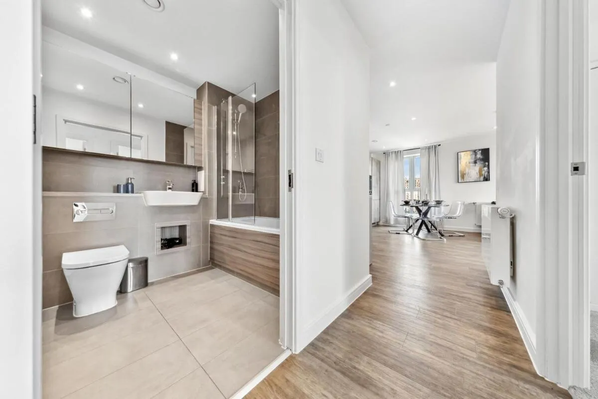 Image 3 of Fantastic 2 bed Flat with view IG11