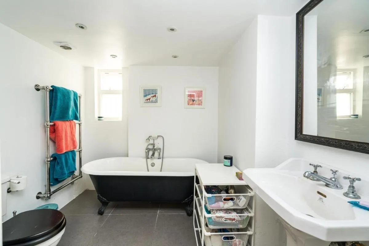 Image 3 of Fantastic 3 Bedroom Flat West Hampstead
