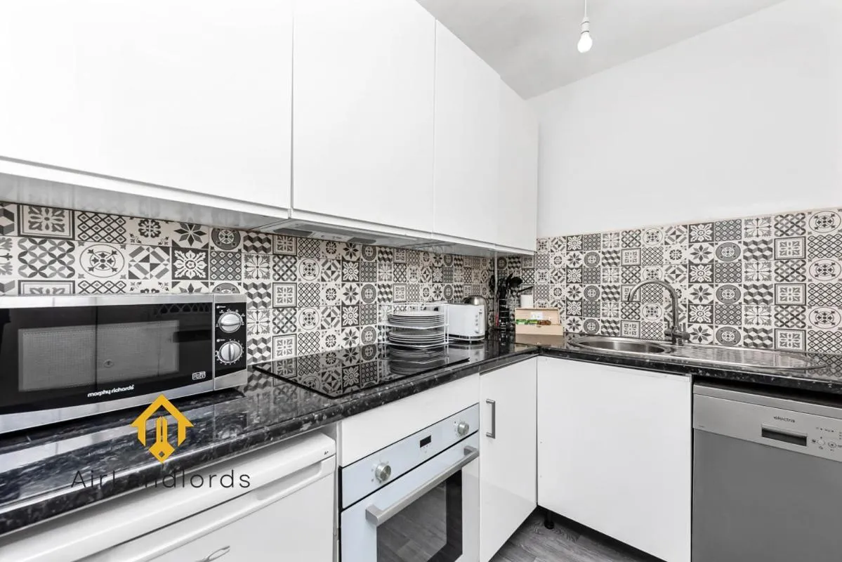 Image 4 of Fantastic 4 bedroom apartment in Russell Square