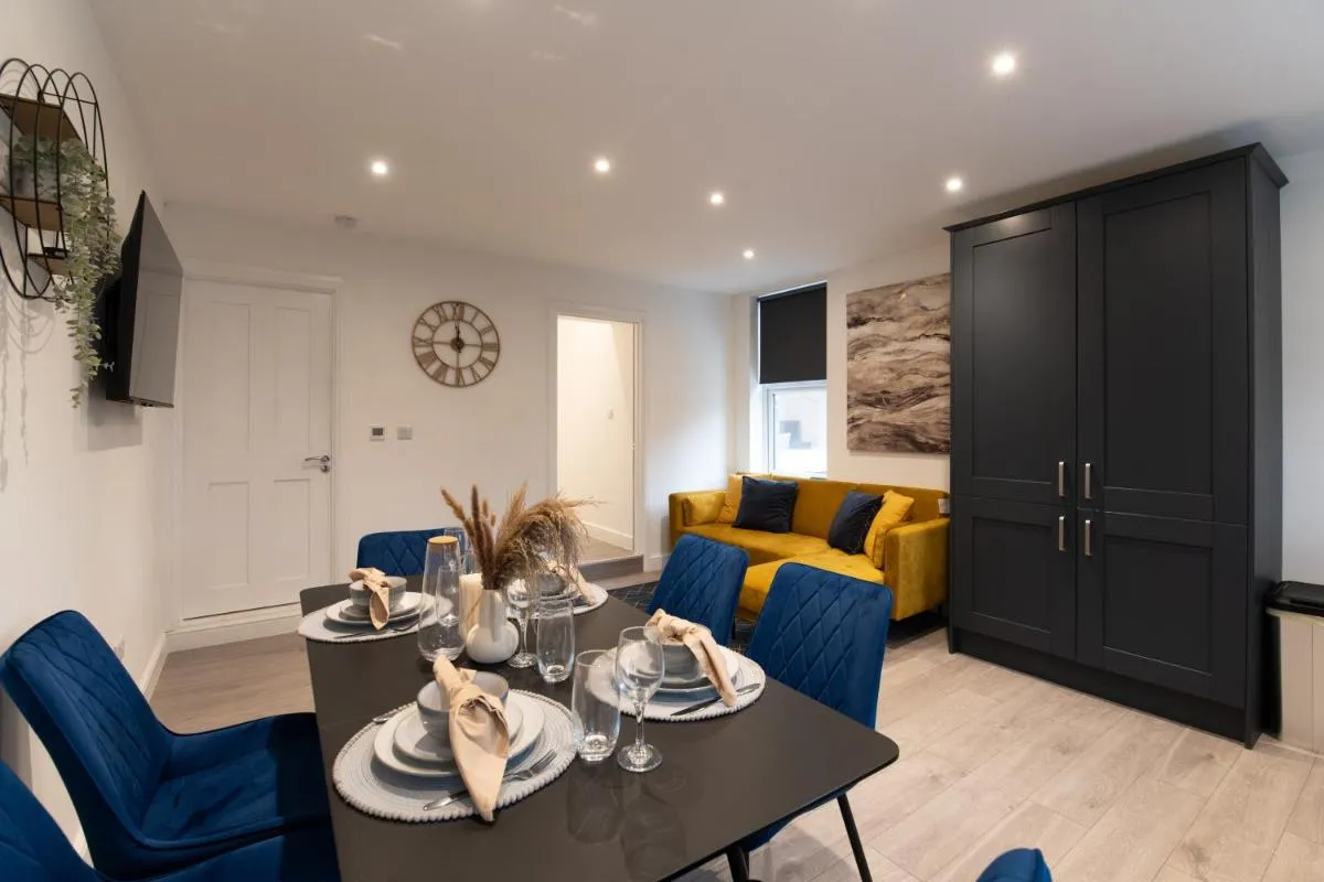 Image 4 of Fantastic New, London Apartment 3 Bed 1 Bath & Parking