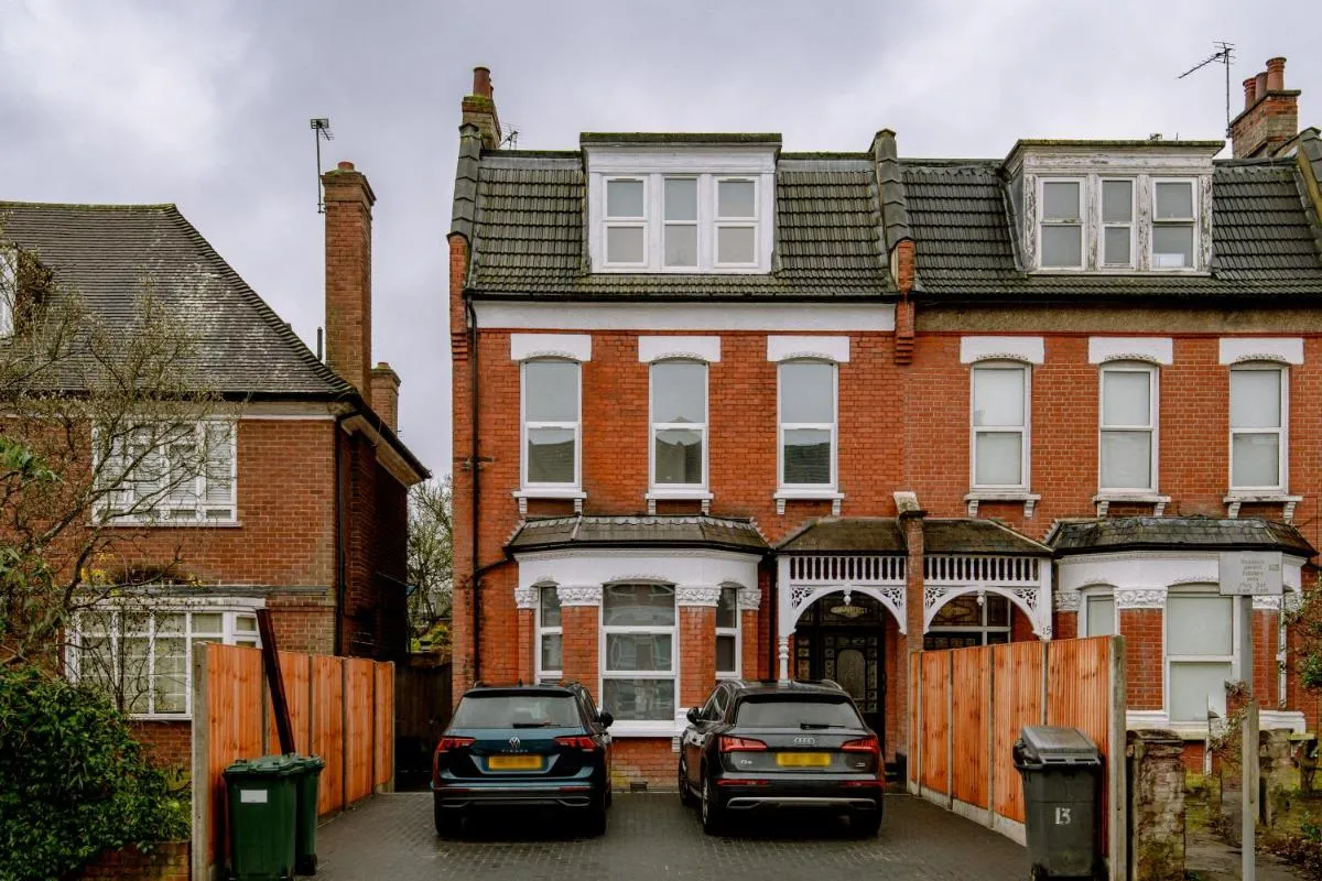 Image 5 of Fantastic New, London Apartment 3 Bed 1 Bath & Parking