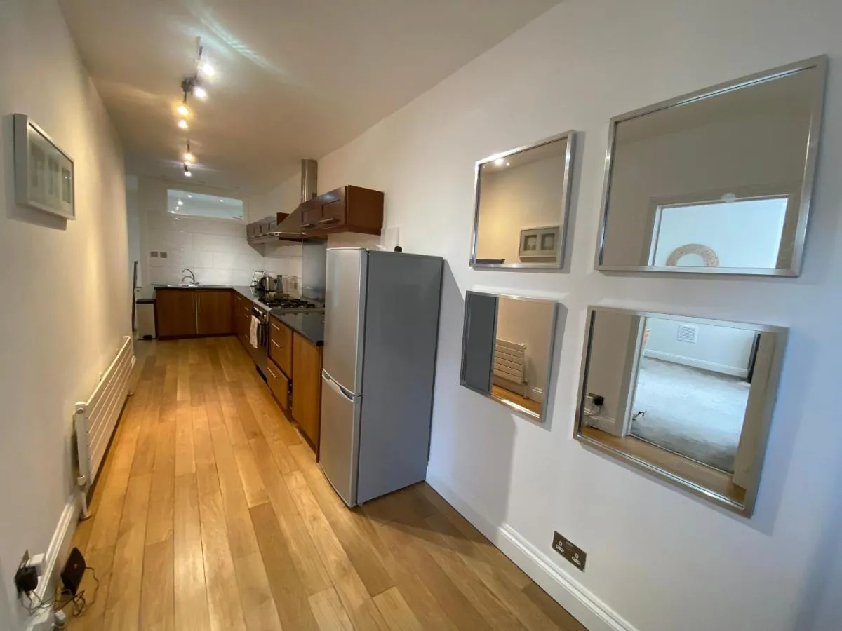 Image 4 of Fantastic Spacious Garden Flat with Own Private Entrance