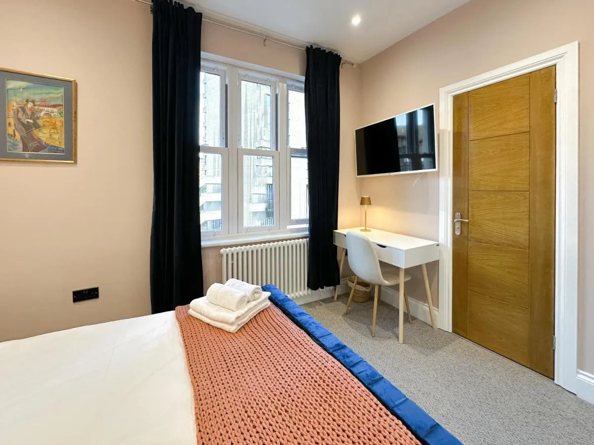 Image 3 of Farringdon Rooms