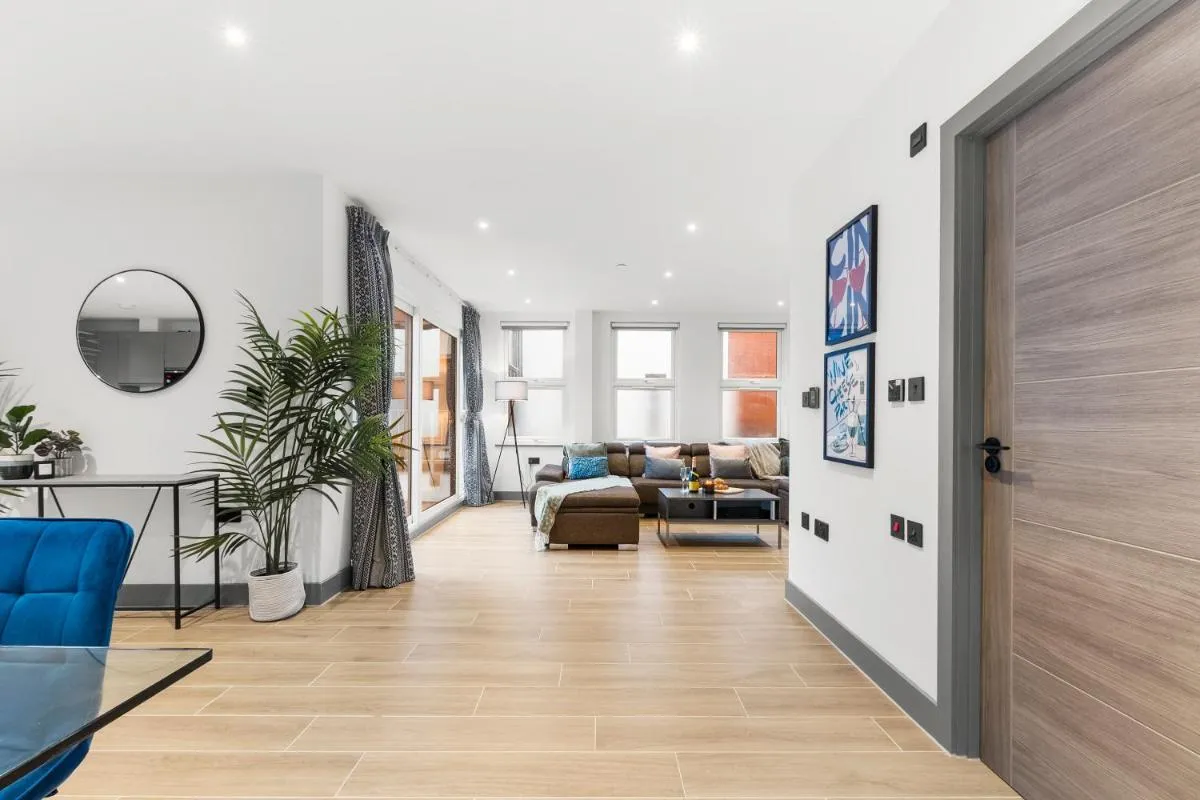 Image 5 of Finchley Penthouse Sleeps 8 Free Parking LDN