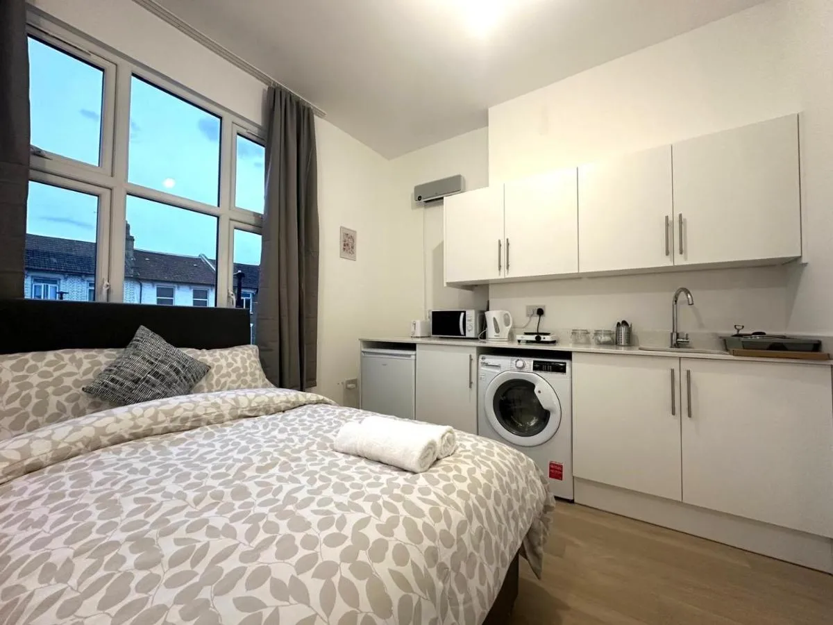 Image 4 of Finsbury Park Studio Apartments