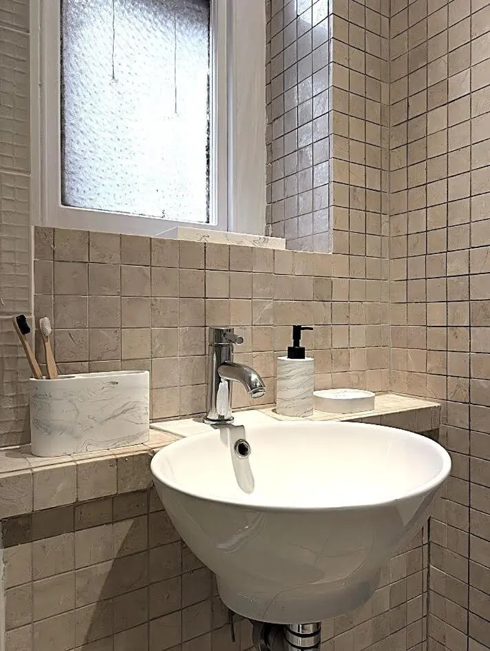 Image 5 of Fitzrovia Cosy One-Bedroom Apartment