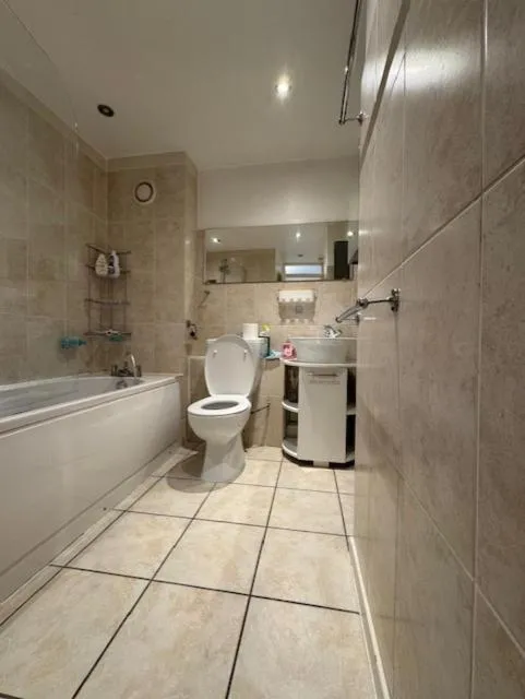Image 3 of Flat by the Shard & Tower Bridge