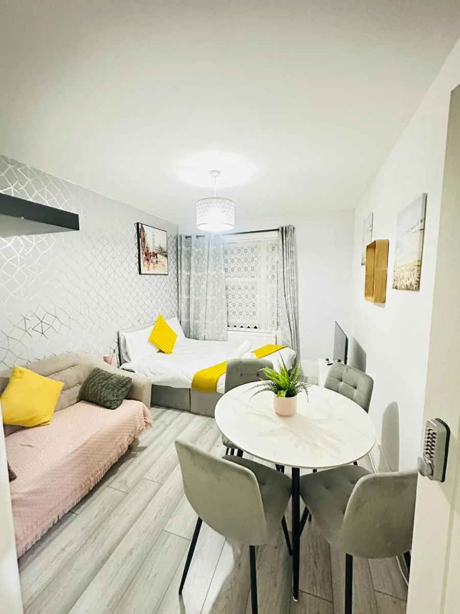 Image 5 of Flat in Aldgate East, London