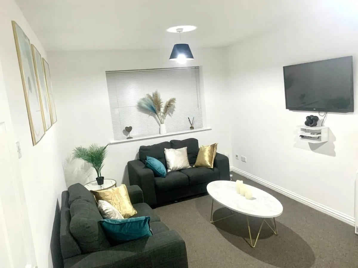 Image 3 of Flat in London- Modern 2 Bedroom Apartment Harrow near Wembley