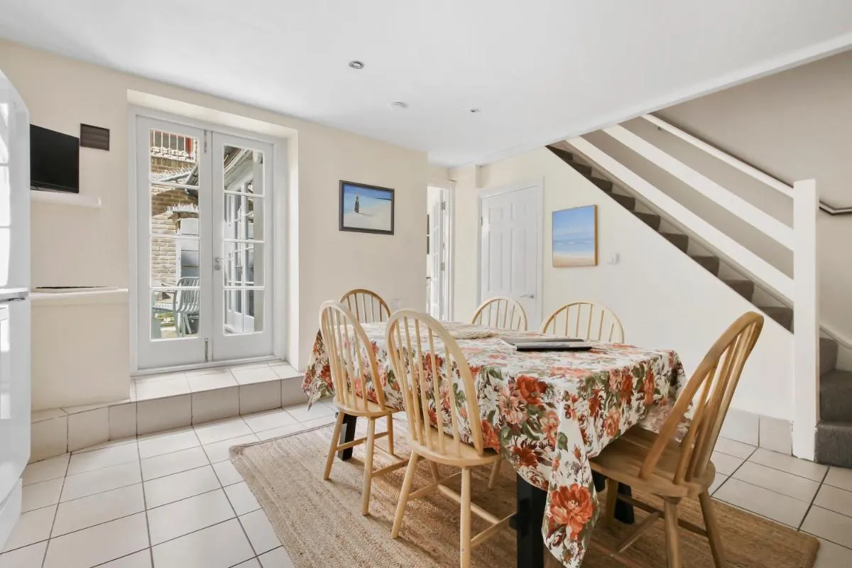Image 5 of Flat on Broadway Market with Patio