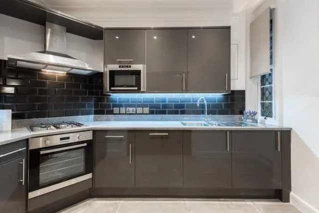 Image 4 of Fleet Street Apartment 3
