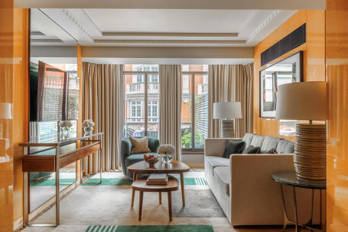 Image 4 of Four Seasons Hotel London at Park Lane