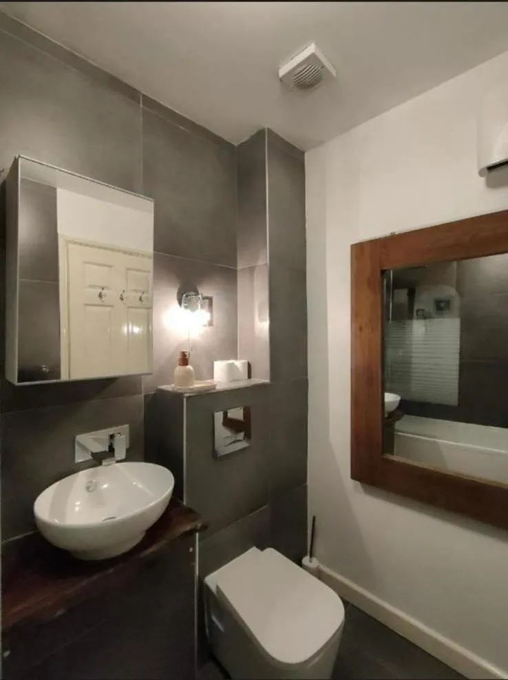 Image 4 of Free Parking – 4 Beds – Great Transport