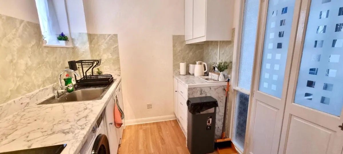 Image 3 of Friendly family apartment comfort sleep 6 close to tube bus airport