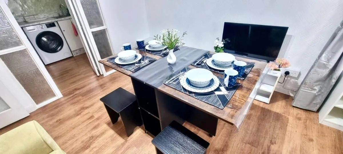 Image 4 of Friendly family apartment comfort sleep 6 close to tube bus airport