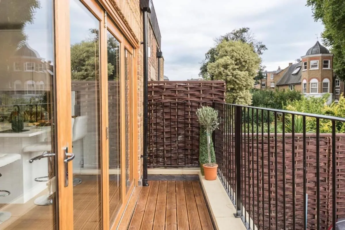 Image 5 of Fulham 2-Bed Apt w South Terrace near Tube