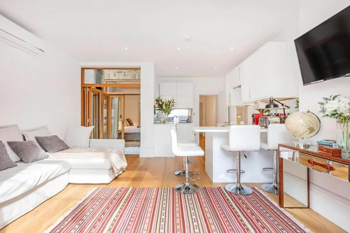 Image 5 of Fulham Broadway 2-Bed Apt w Garden & Pets Ok