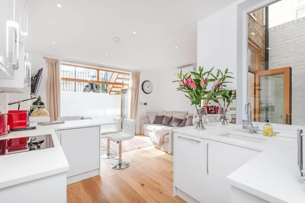 Image 3 of Fulham Broadway 2-Bed Apt w Garden & Pets Ok