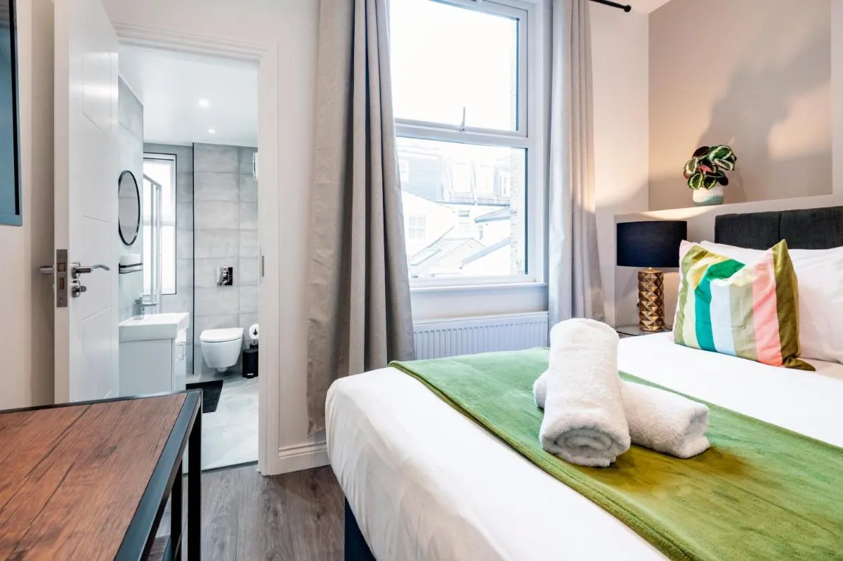 Image 3 of Fulham City Suites