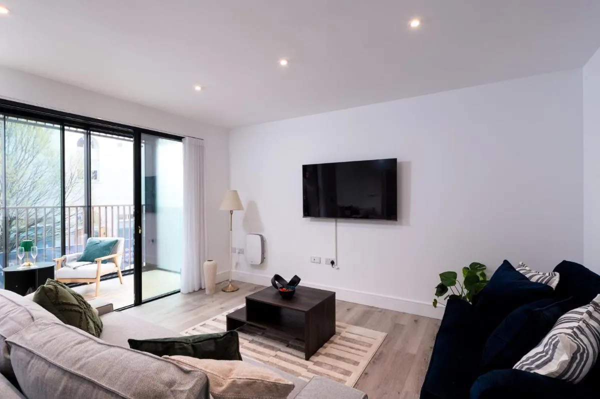 Image 5 of Fulham Luxury high-spec Apartment with large balcony, Central London Location, Near Fulham and Chelsea Stadiums