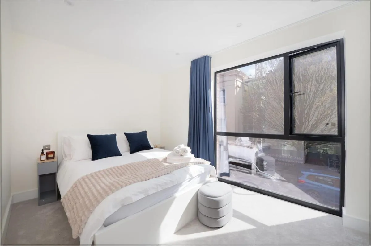 Image 2 of Fulham Luxury high-spec Apartment with large balcony, Central London Location, Near Fulham and Chelsea Stadiums
