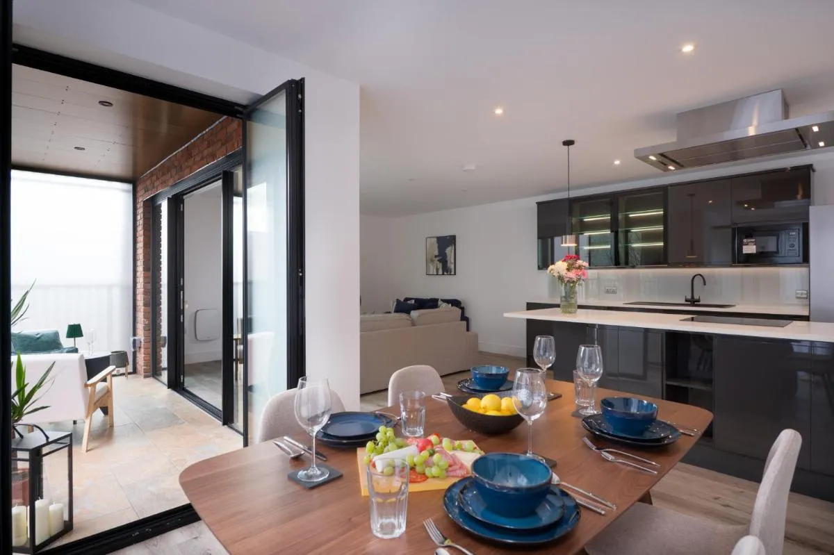 Image 4 of Fulham Luxury high-spec Apartment with large balcony, Central London Location, Near Fulham and Chelsea Stadiums