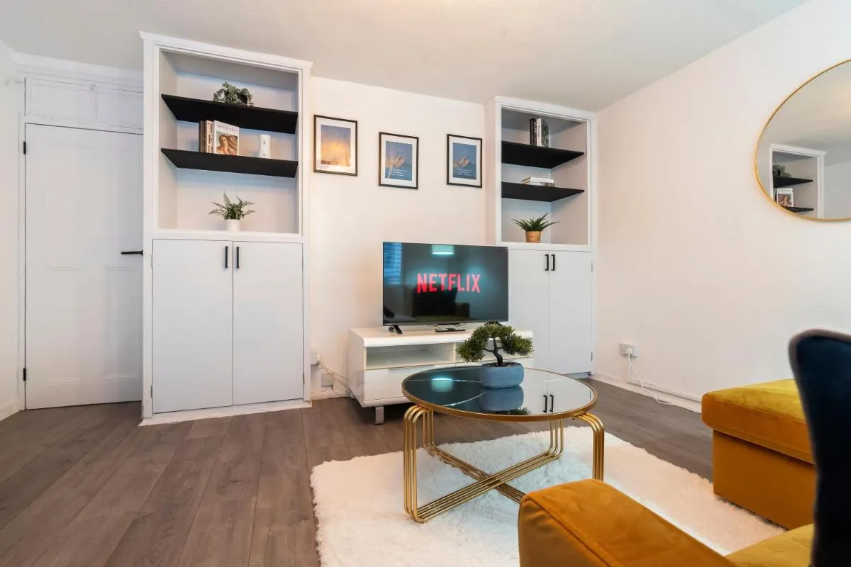 Image 5 of Fulham Serviced Apartment, Sleeps 6 WIFI Parking