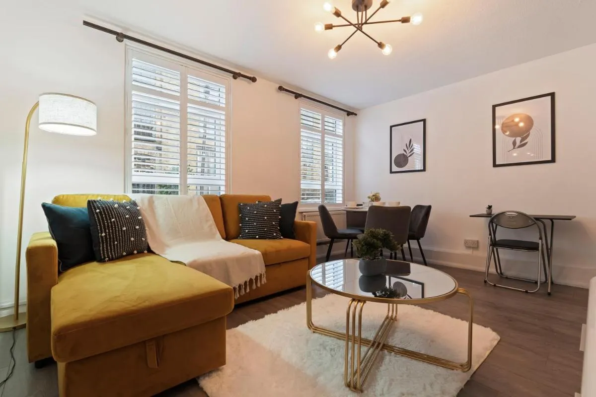 Image 4 of Fulham Serviced Apartment, Sleeps 6 WIFI Parking