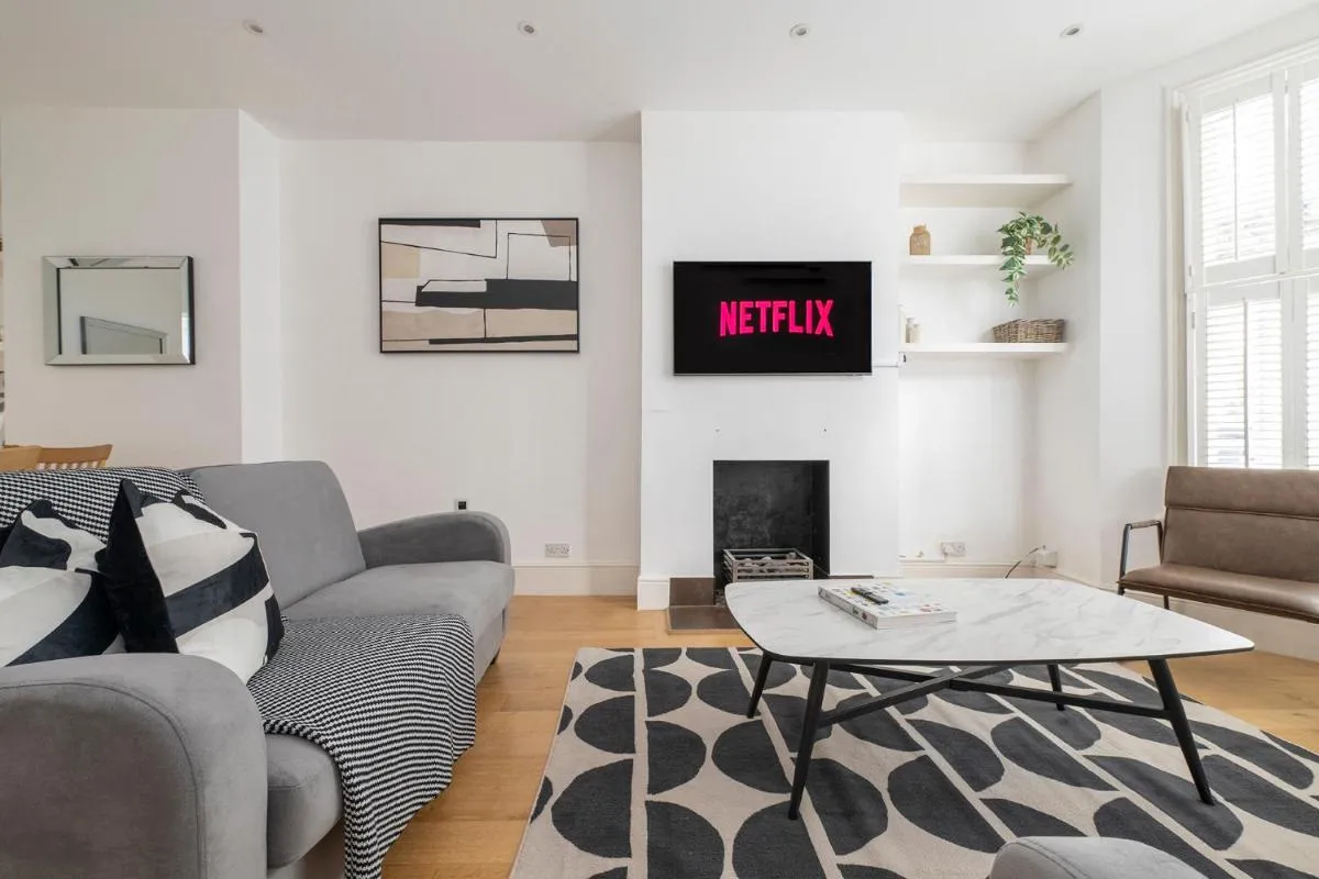 Image 5 of Fulham Spacious & Luxe House with Parking & Garden