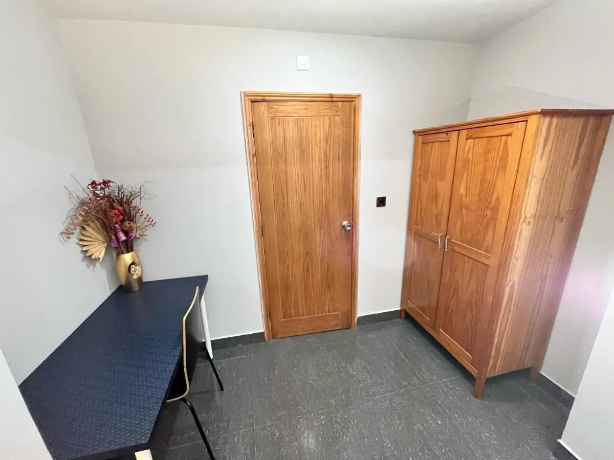 Image 5 of Full Studio Near Heathrow Airport & London